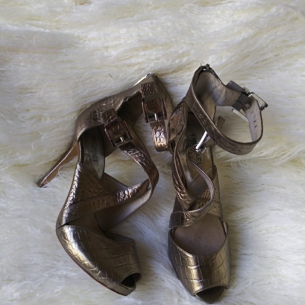 Shoes - Picture 4 of 5